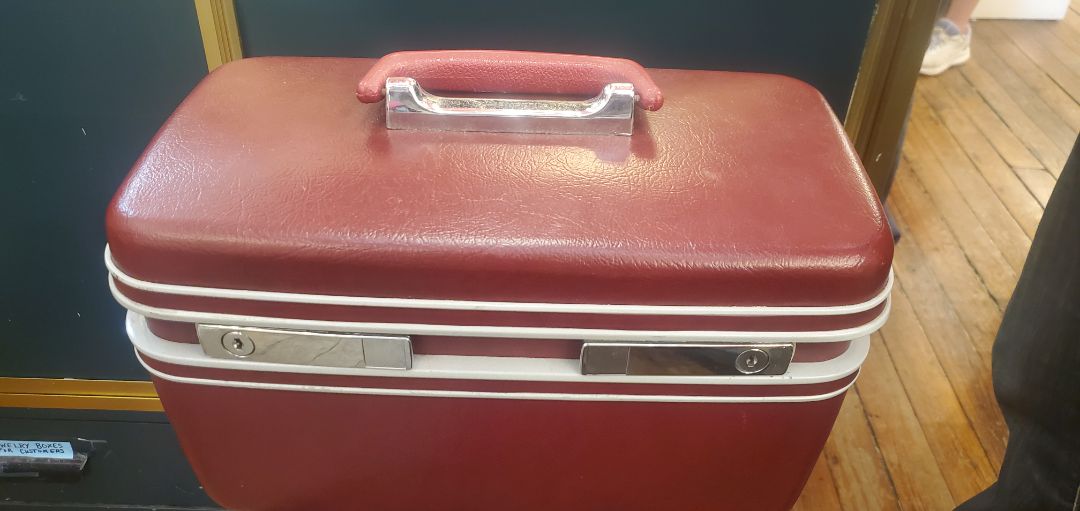 Red Samsonite Cosmetic Train Case