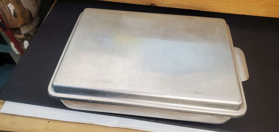 Metal Cake Pan with Lid
