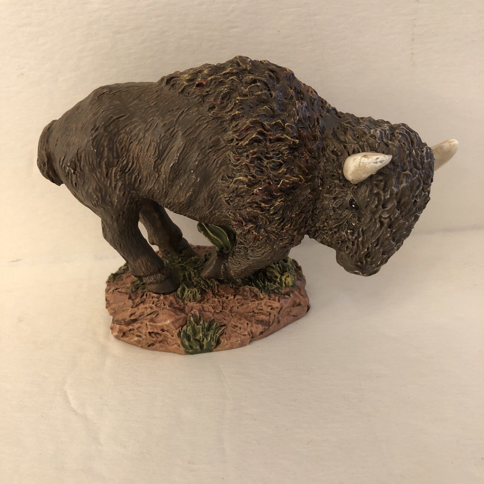 American Bison Buffalo Figurine Statue Western Americana Resin 5-1/2" x 4"