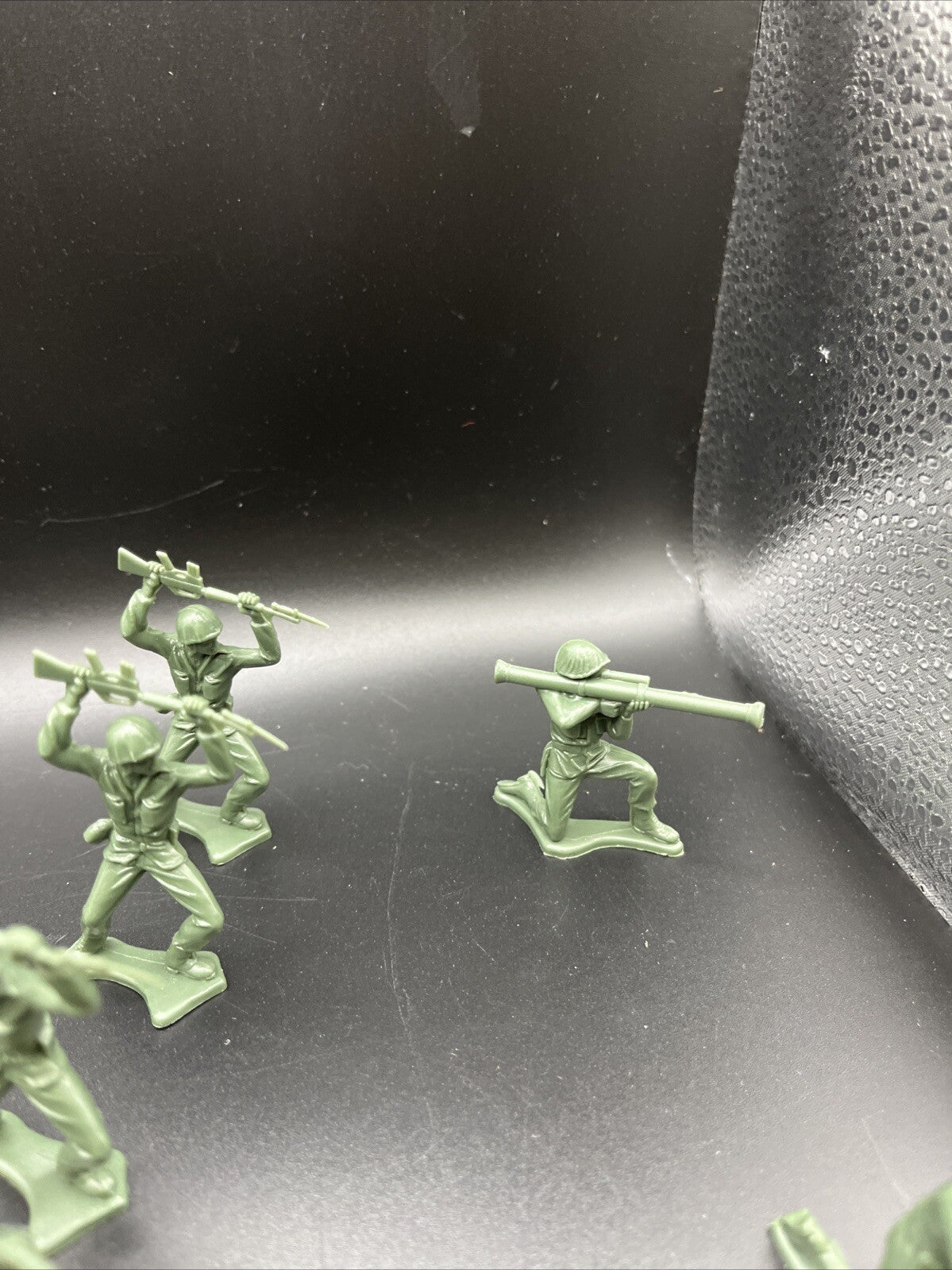 Vintage Toy Army Men Plastic Toy Lot, 16 Pieces, Green
