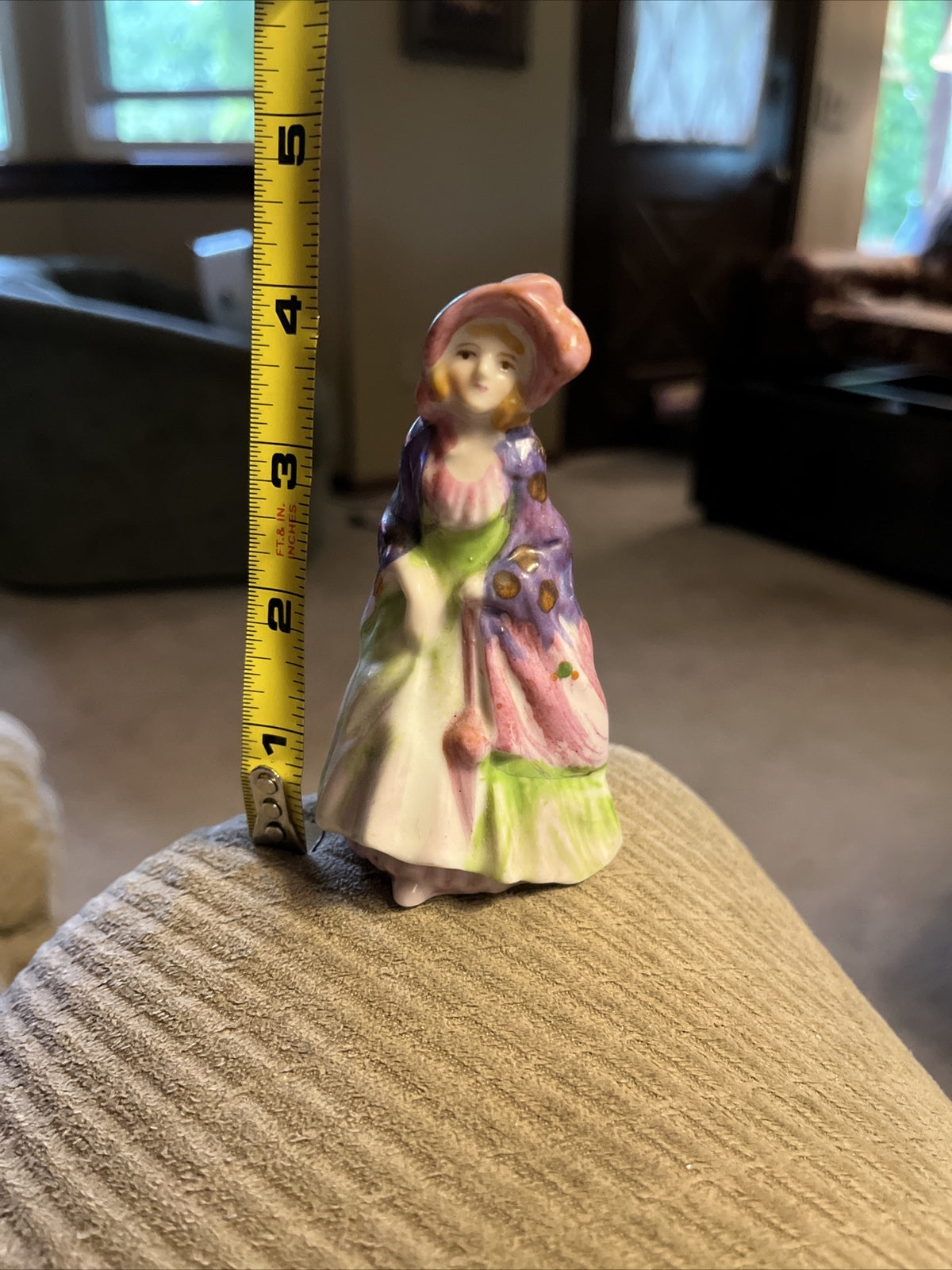 Vintage Occupied Japan Lady With A Purple Shaw Figurine - Japan
