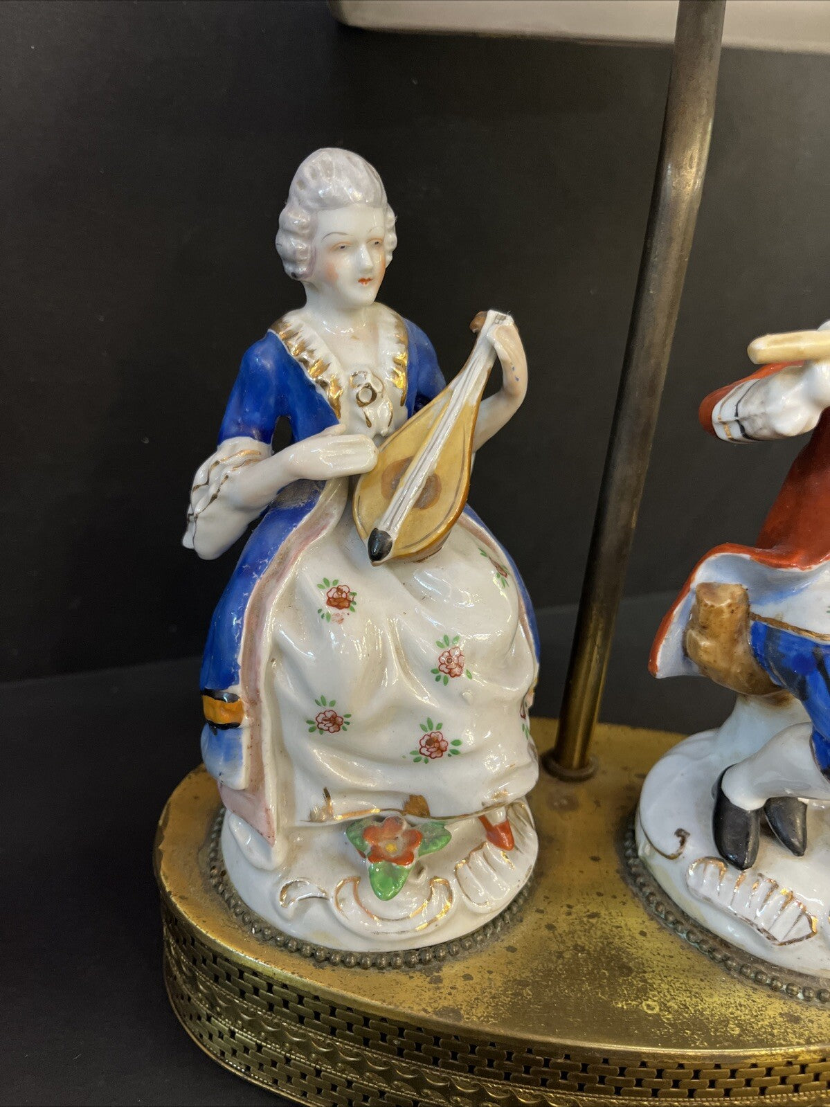 Vintage Victorian Figuiring Table Lamp. Light Bulb Is Not Included