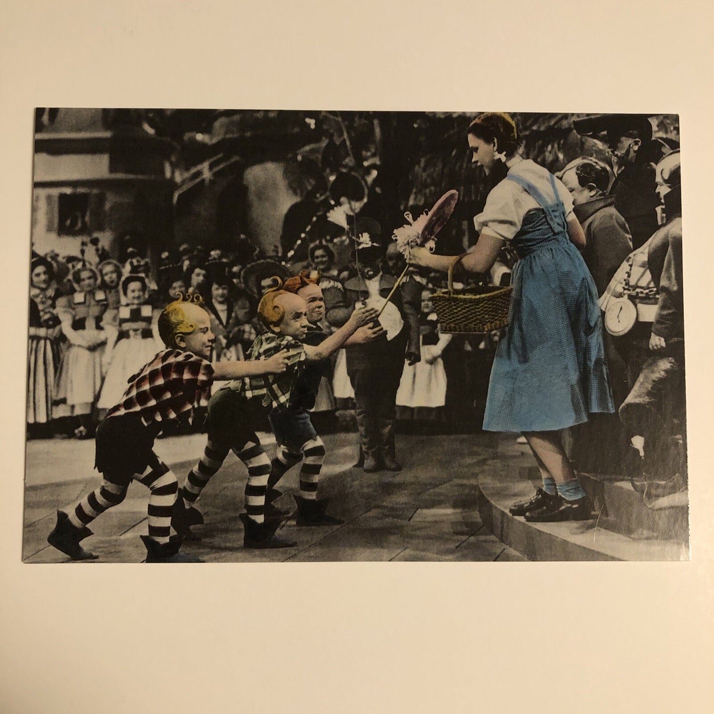 New Wizard of Oz Munchkins Present to Dorothy Greeting Card Hallmark 1990