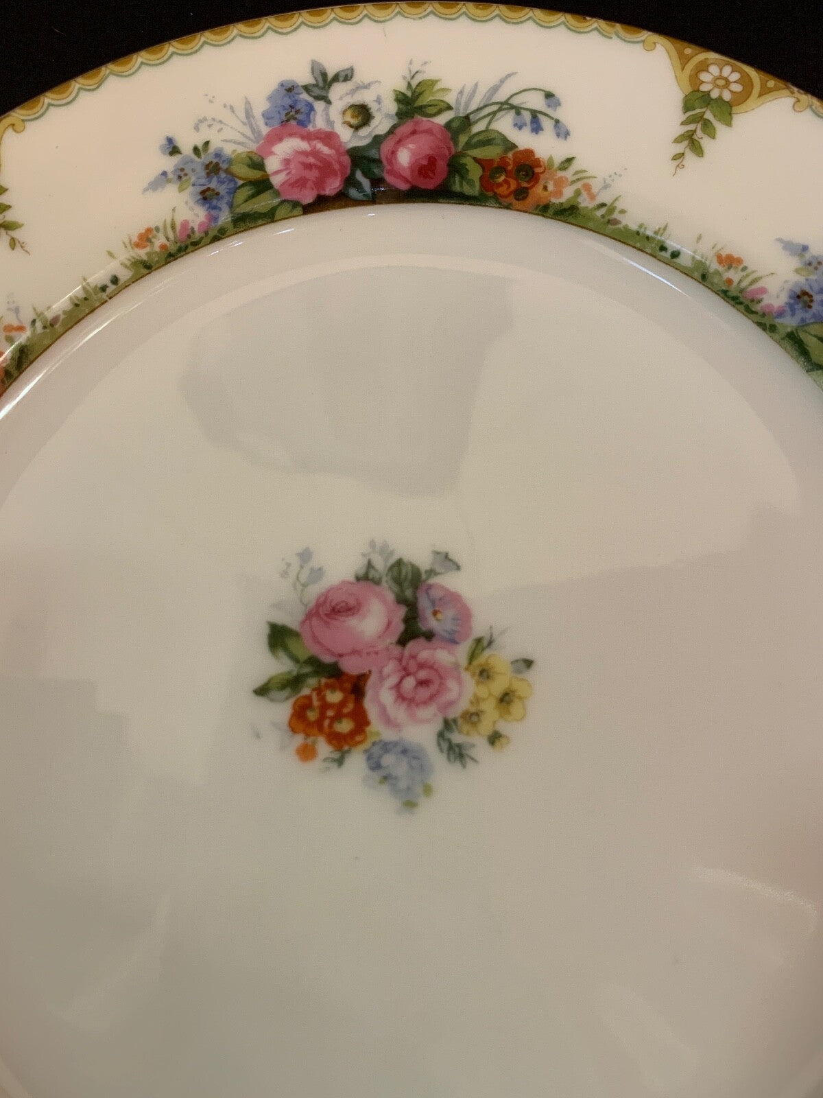 Vivienne Made in Japan Vintage Floral and Gold Pattern 10' Dinner Plate