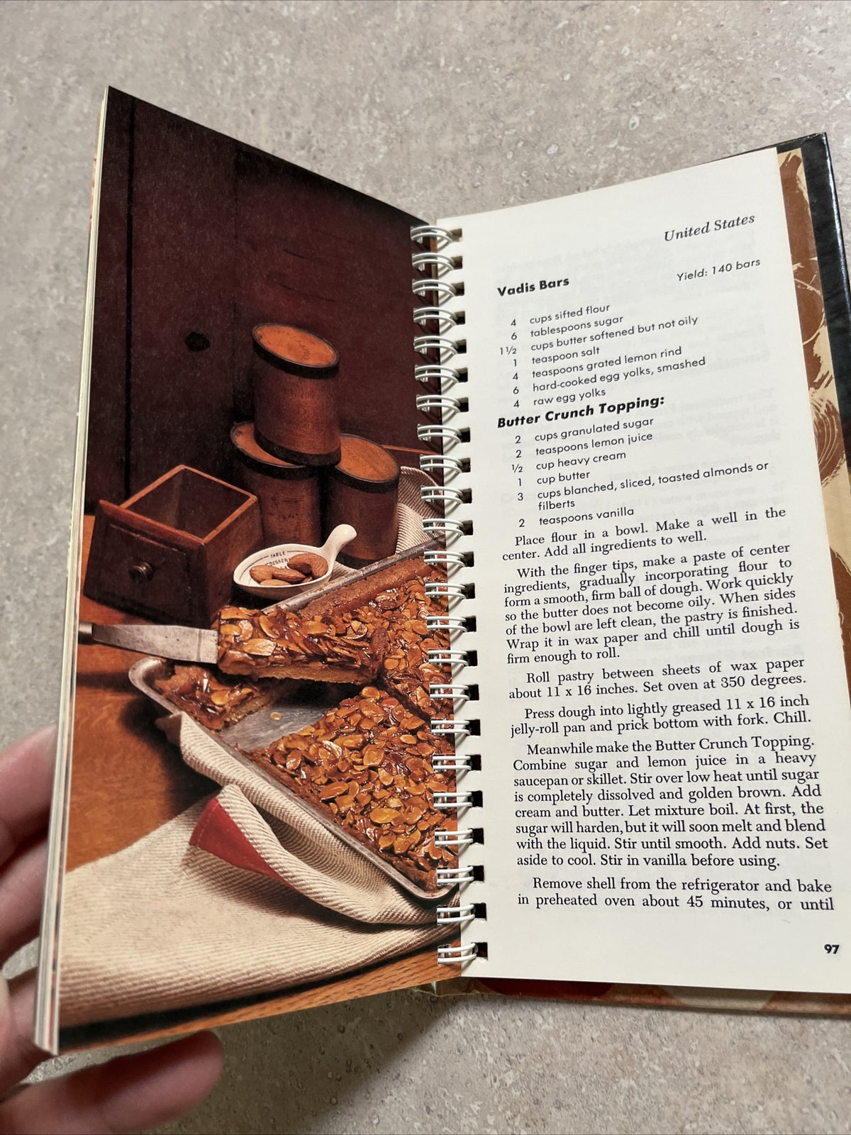 Vintage 1976 Benson & Hedges 100 Of the World's Best Recipes