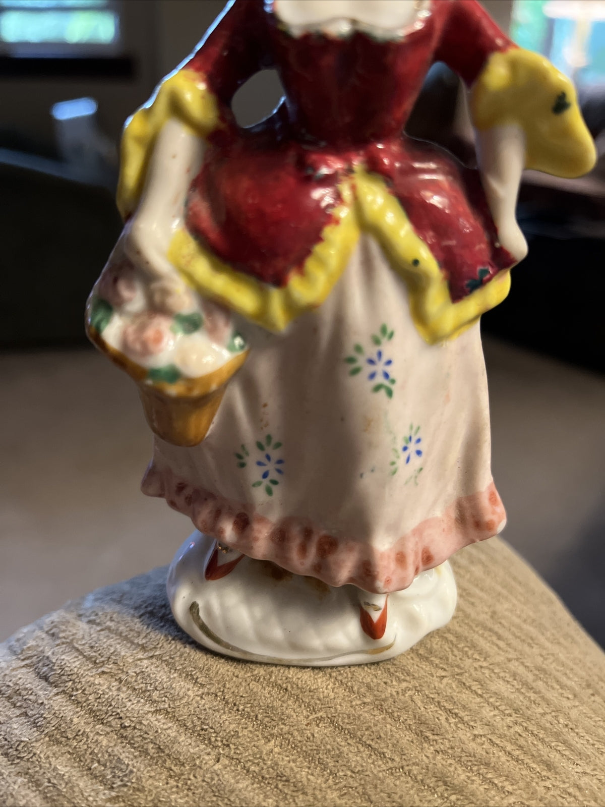 VINTAGE: OCCUPIED JAPAN PORCELAIN LADY FIGURINE ~~ HAND PAINTED