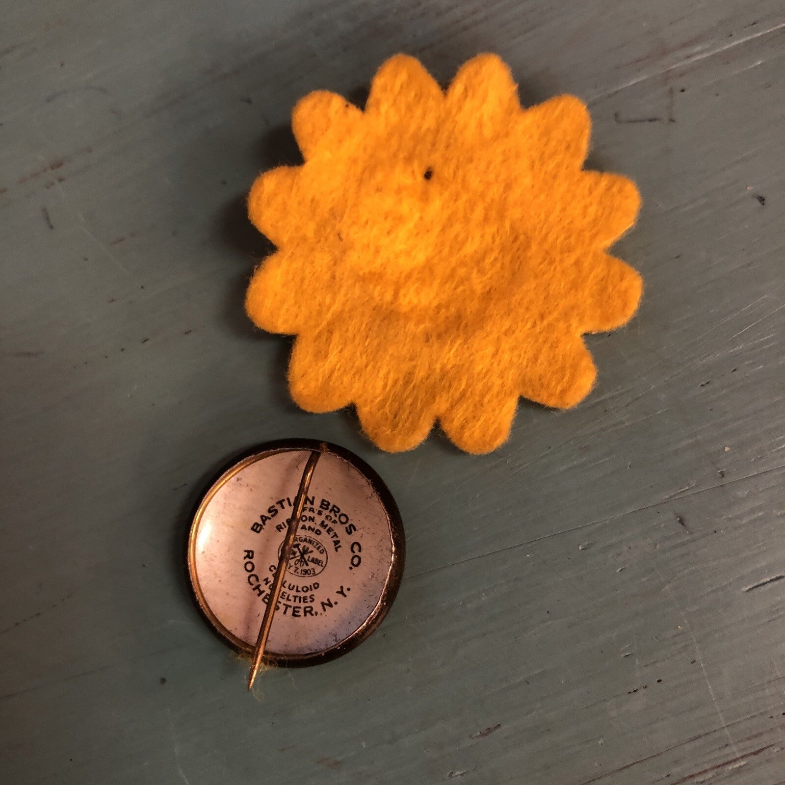 Landon and Knox 3/4" Litho Political Pin with Yellow Felt Pad 1-1/2'