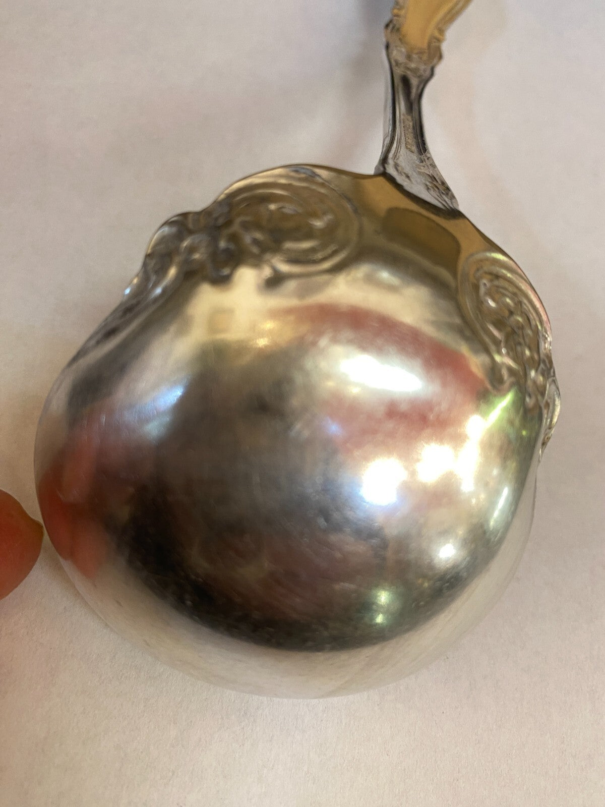 VINTAGE WM ROGERS & SON LARGE SILVER PLATE AA GRAVY LADLE - "ARBUTUS" PATTERN