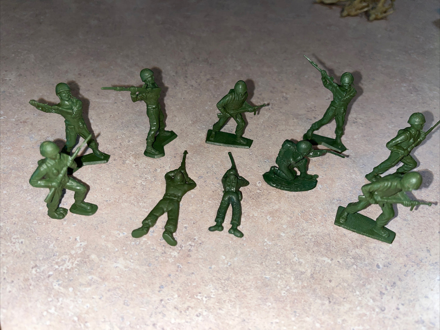 10-Vintage Toy Soldiers Green Army Military War Guys Men Play Set
