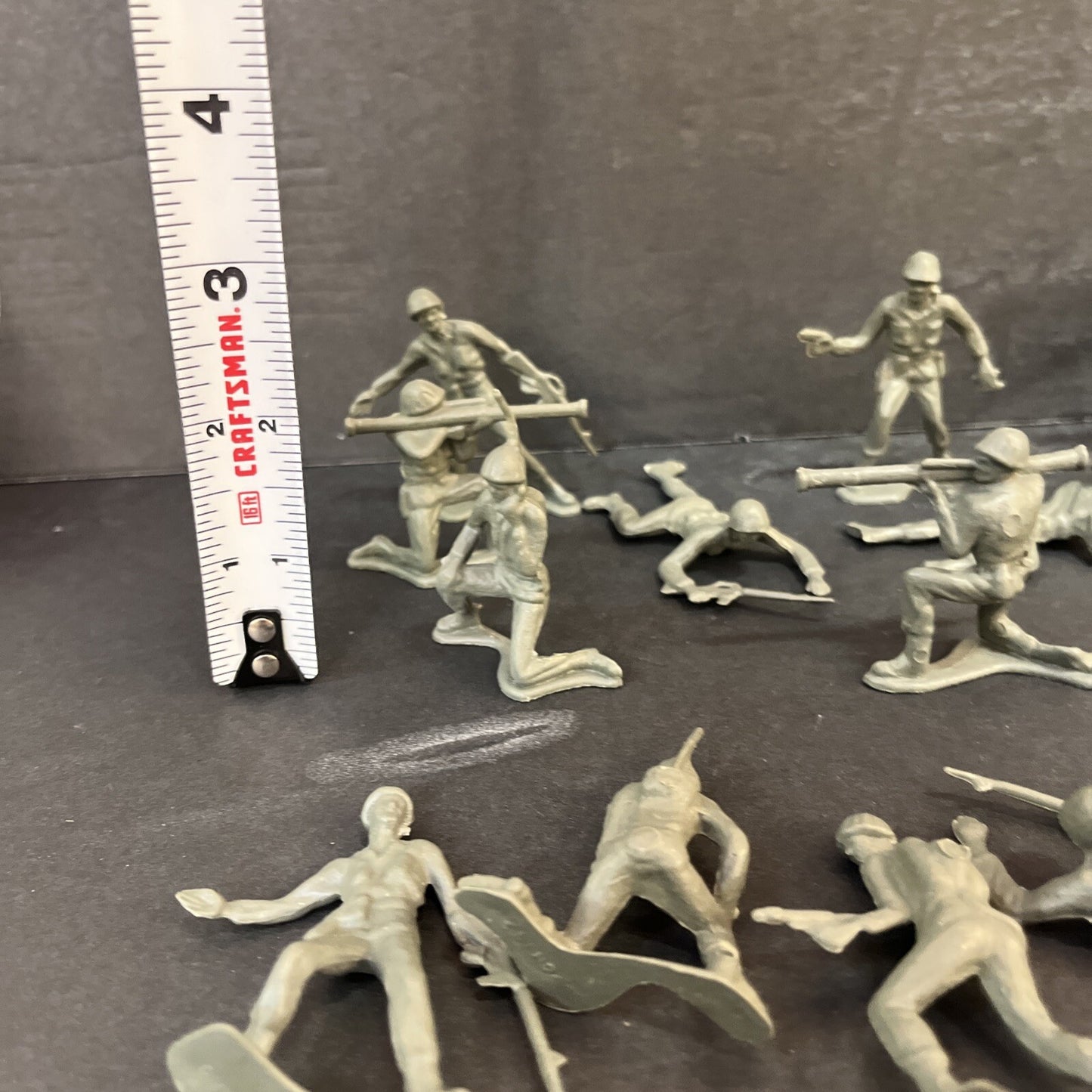 Lot of 30 Vintage 2" Green Plastic Toy Soldiers Army Men