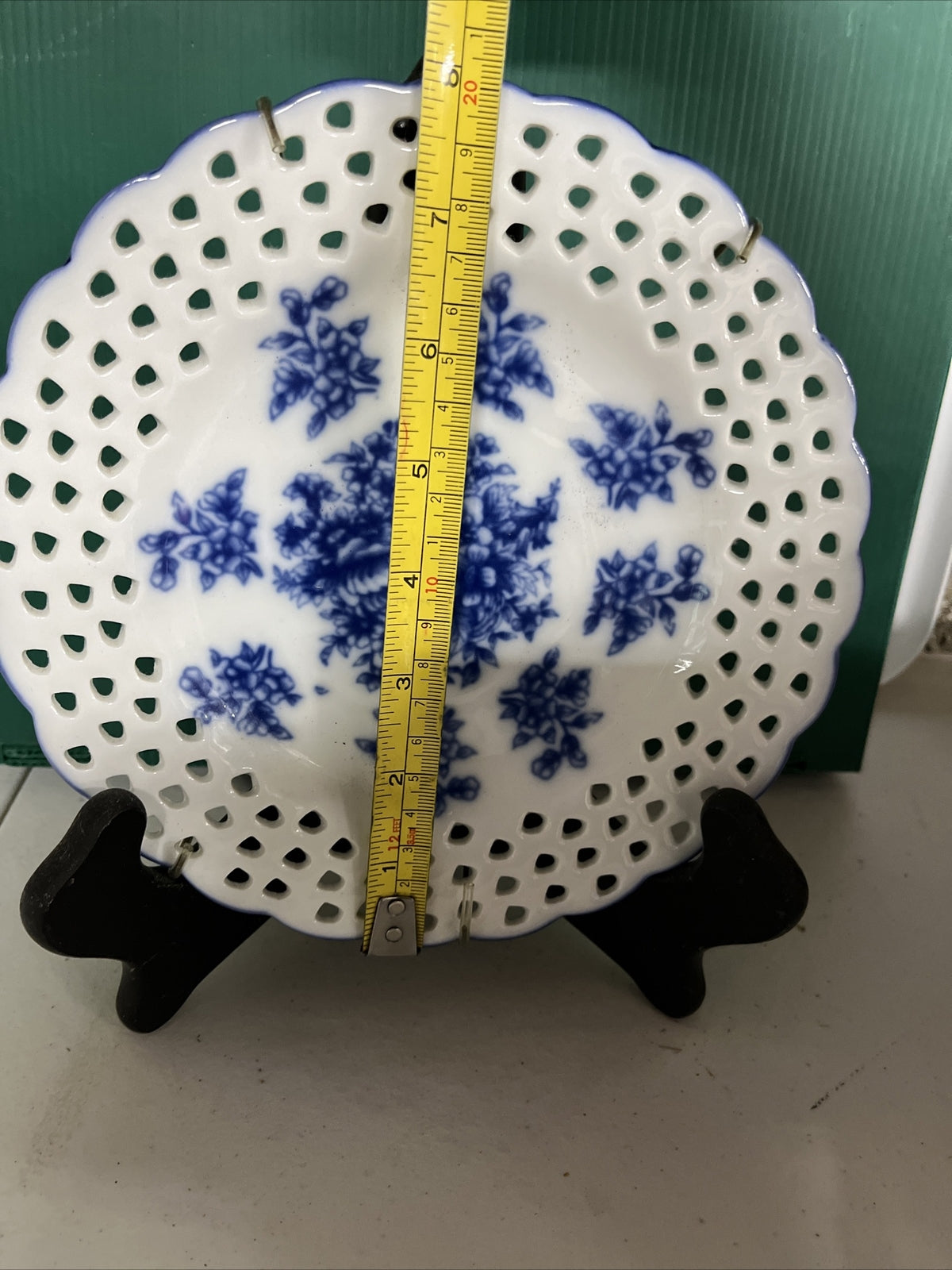 Basic Porcelana Decorative Plate Home White & Blue Floral Pattern Scalloped Edge