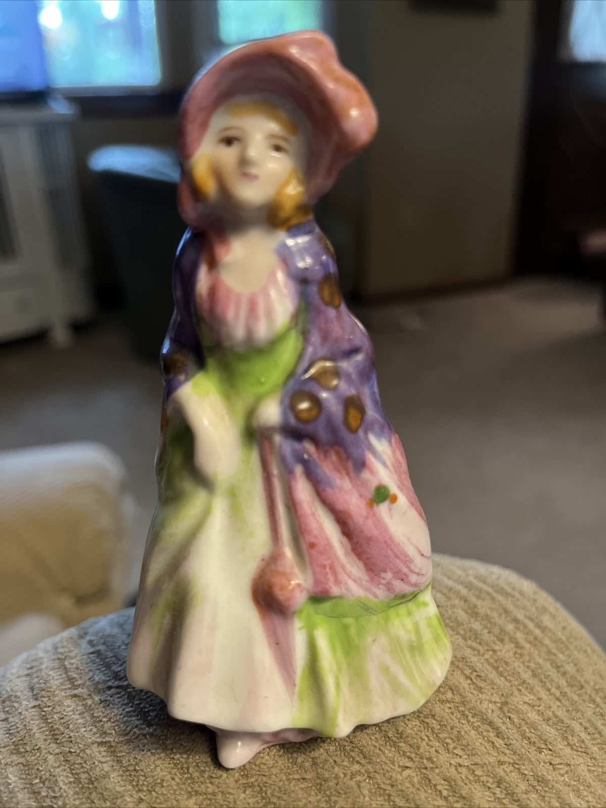 Vintage Occupied Japan Lady With A Purple Shaw Figurine - Japan