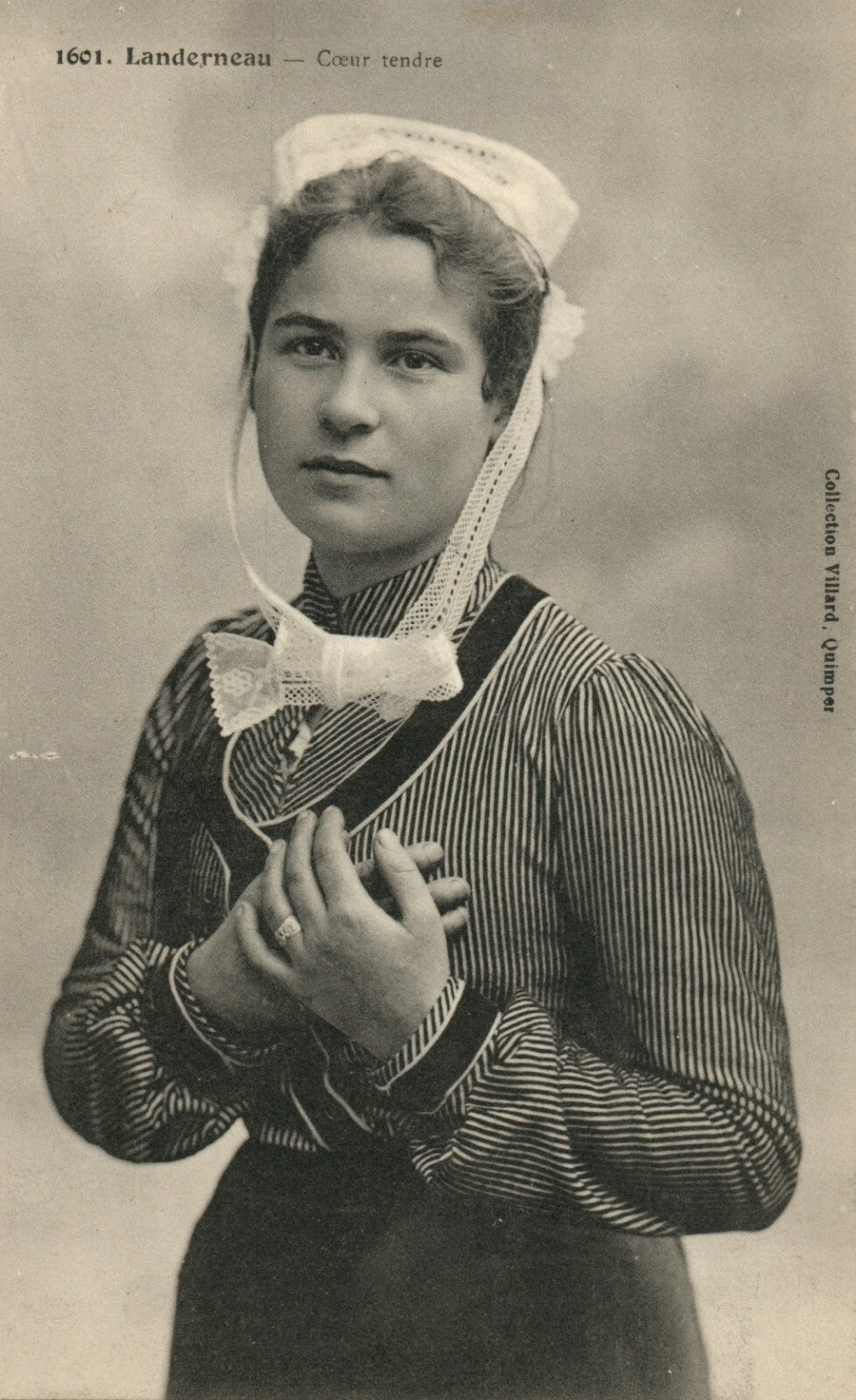 1601 Landerneau Coeur Tendre Collection Villard French France Folklore Postcard