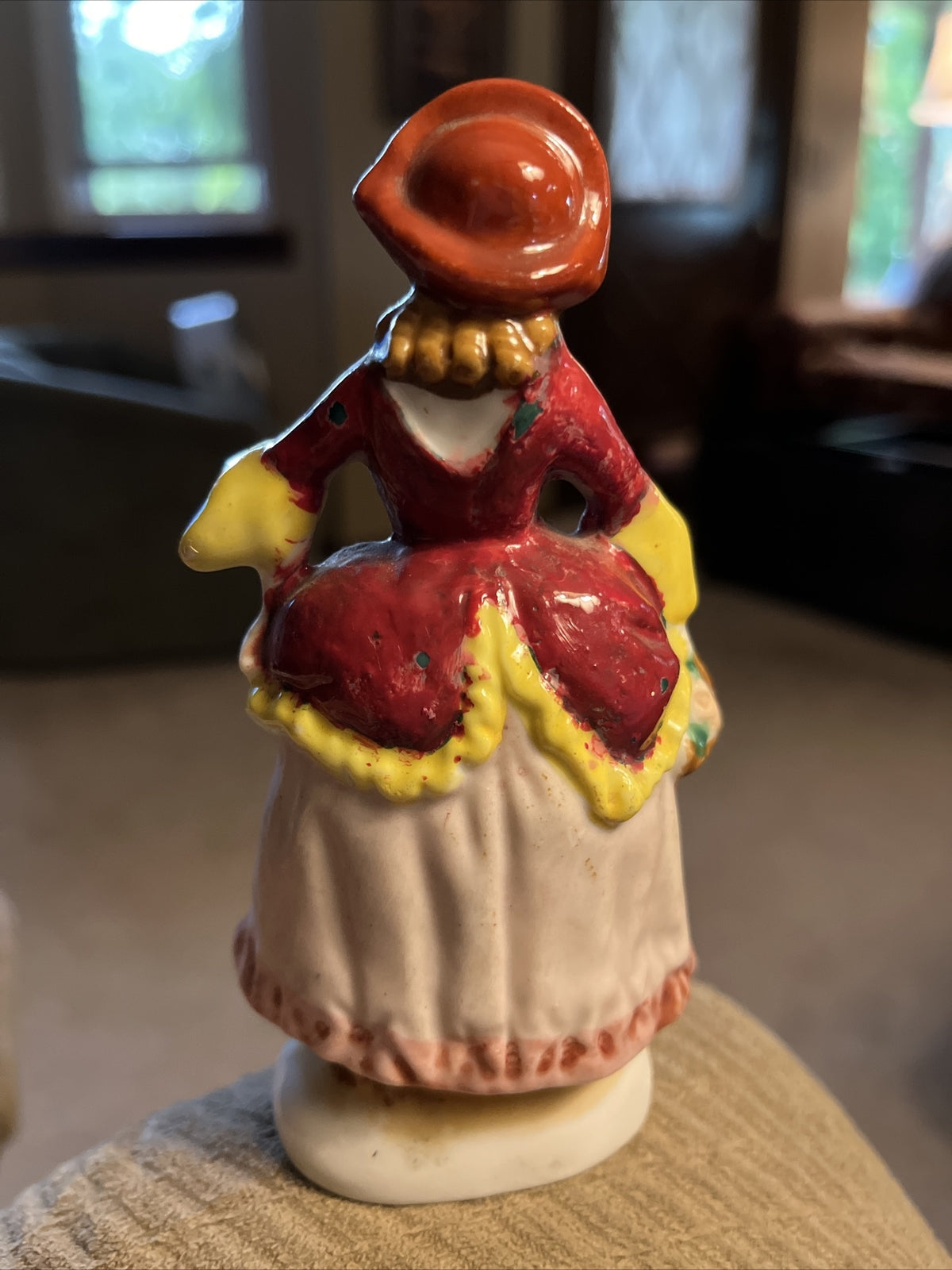 VINTAGE: OCCUPIED JAPAN PORCELAIN LADY FIGURINE ~~ HAND PAINTED