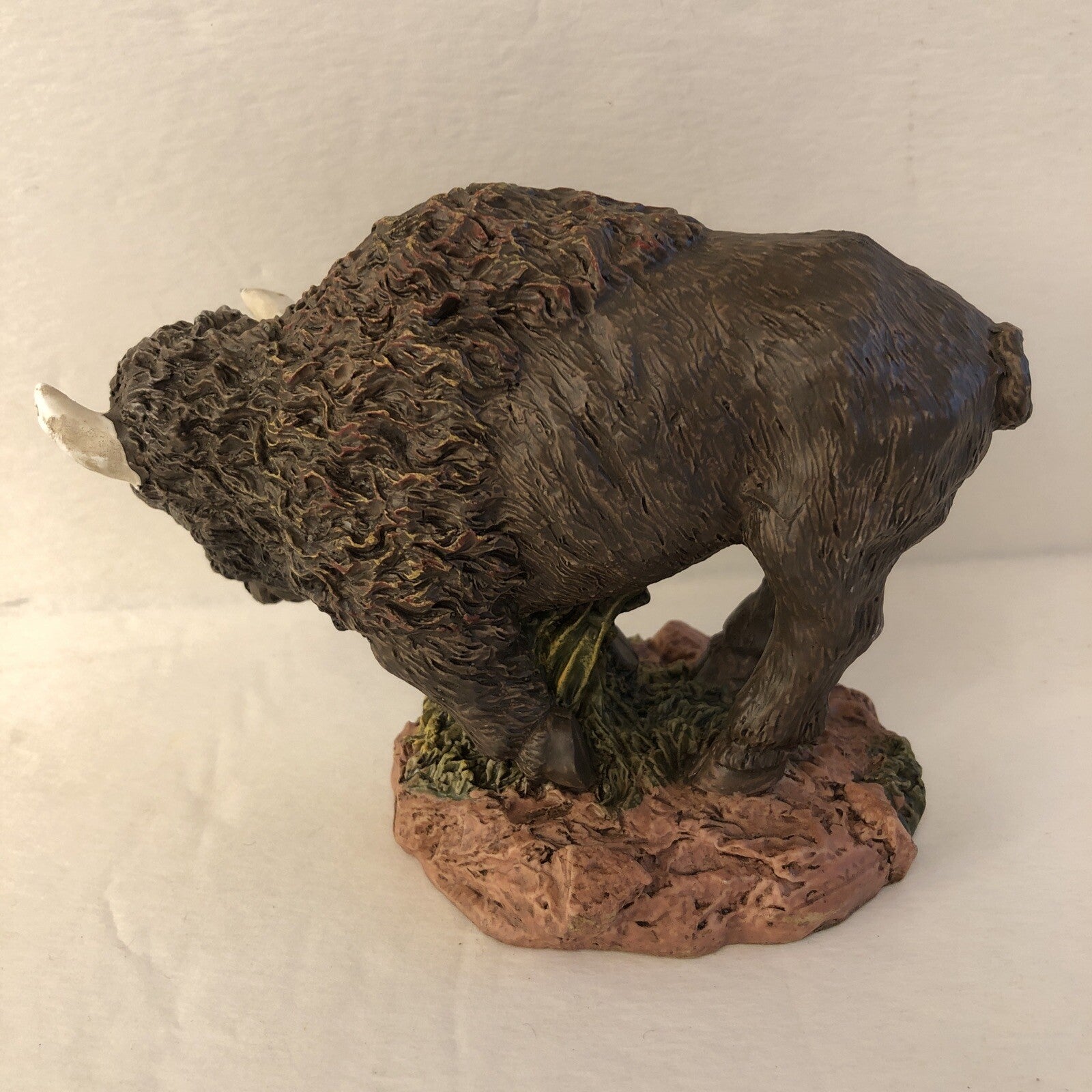 American Bison Buffalo Figurine Statue Western Americana Resin 5-1/2" x 4"