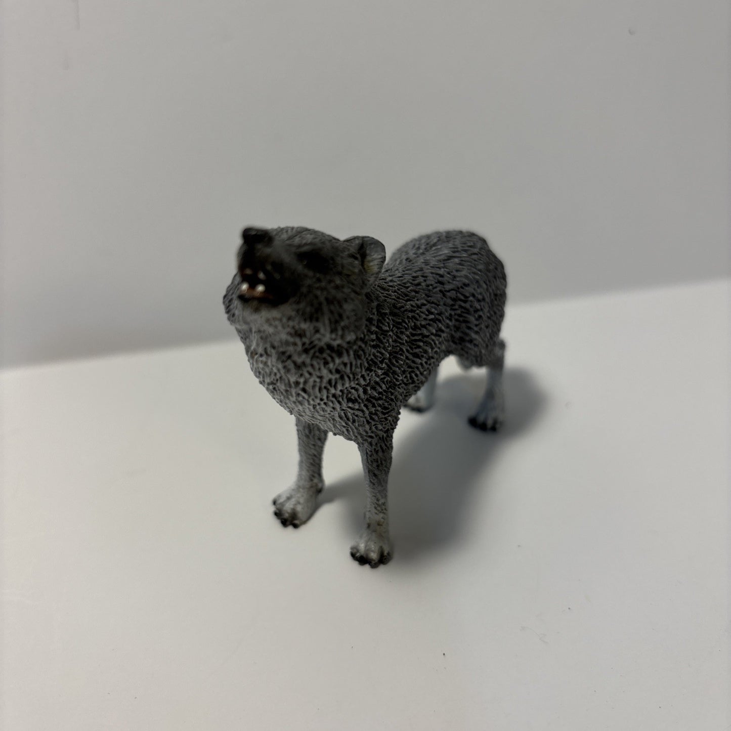 2009 Schleich Howling Gray Wolf Coyote Dog Toy Retired