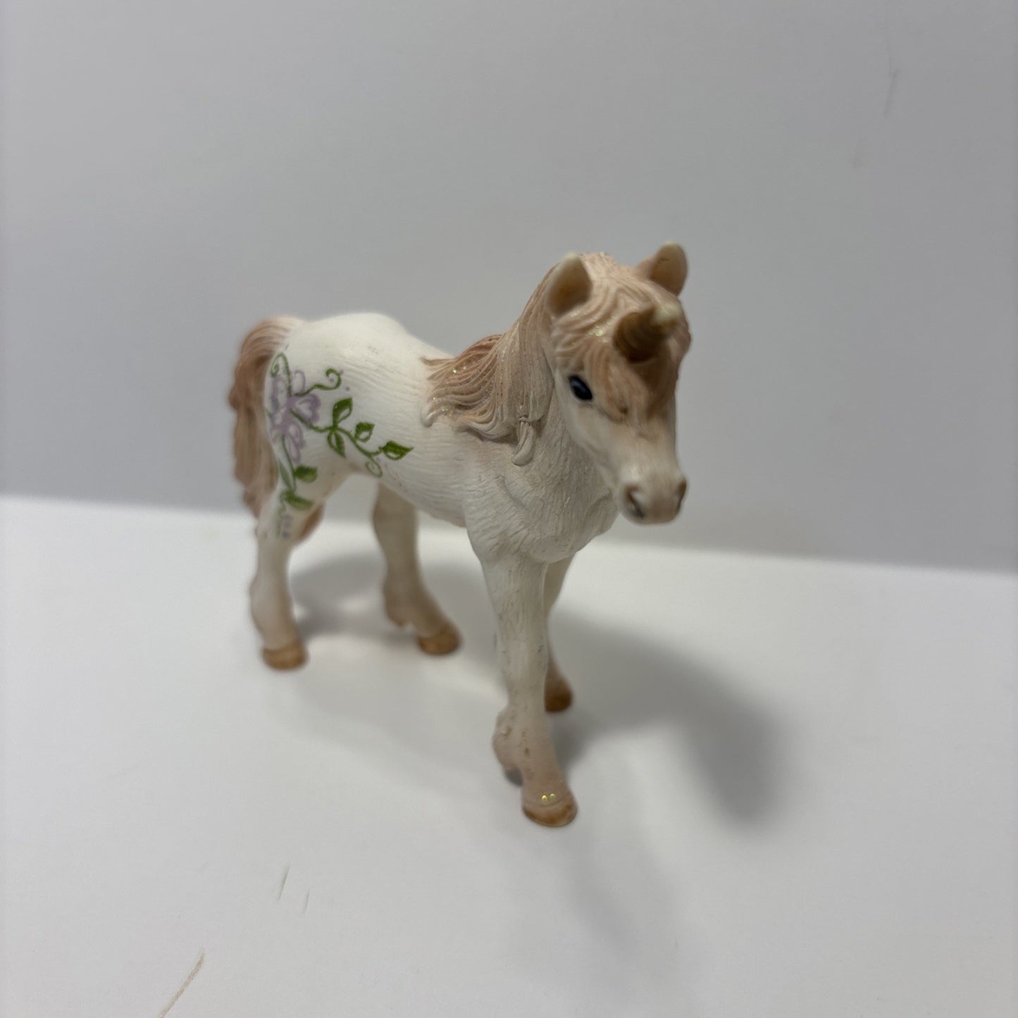 2009 Schleich White w/ Pink Tail Vines Unicorn Foal Horse Toy