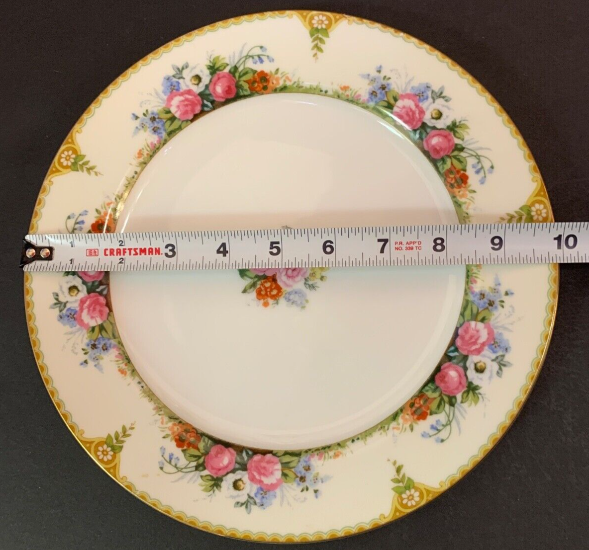 Vivienne Made in Japan Vintage Floral and Gold Pattern 10' Dinner Plate