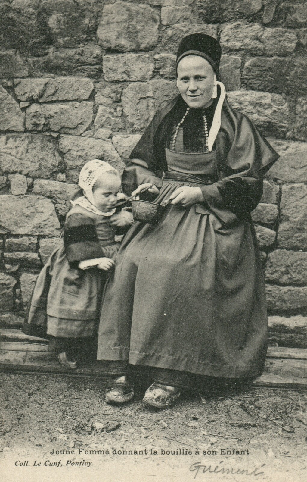 Jeune Femme donnant la Bouillie a son Enfant French France Postcard