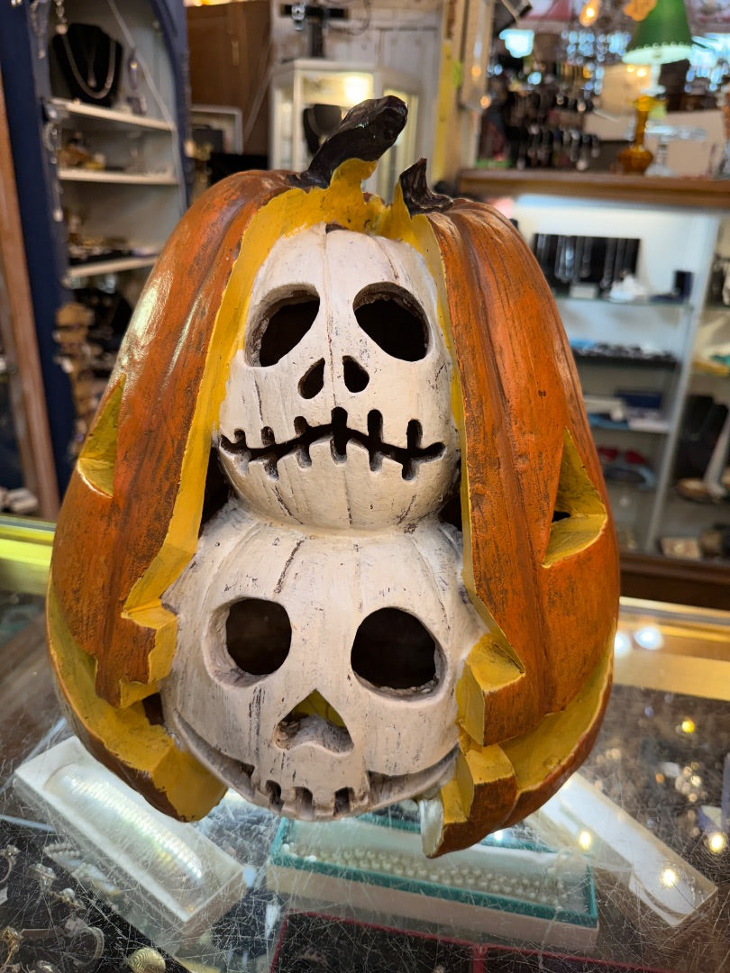 Lg skull Pumpkin