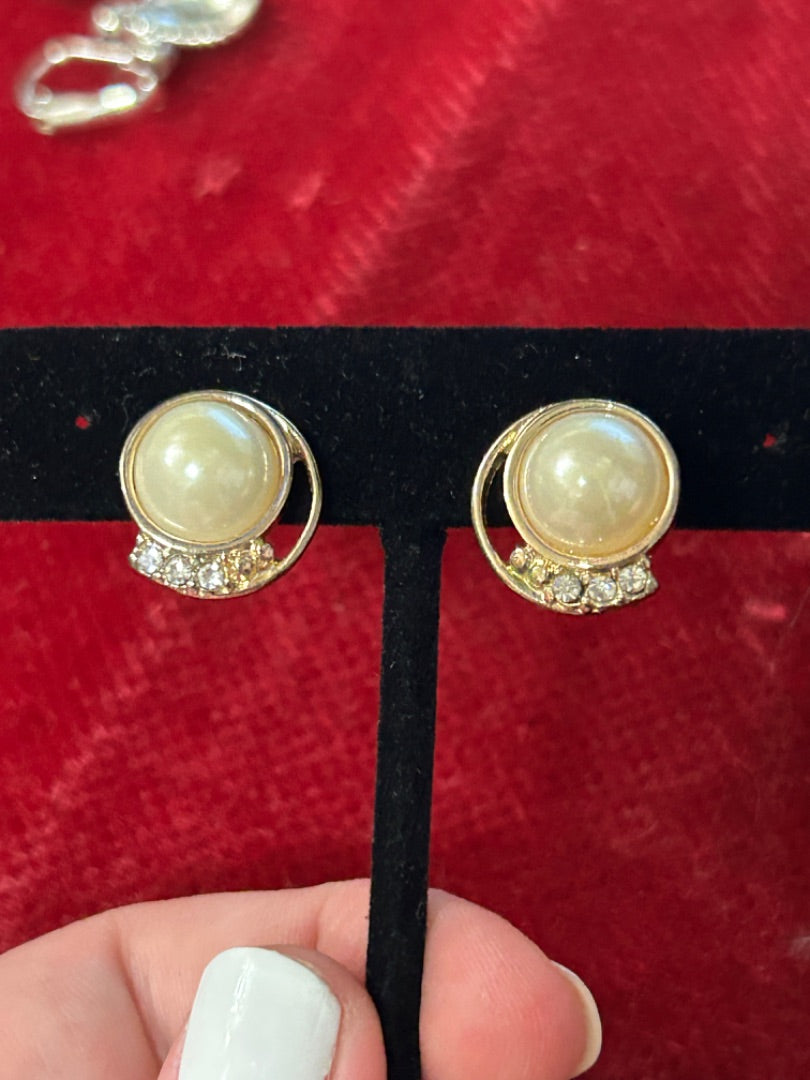 Pearl Shiny Clip Earring