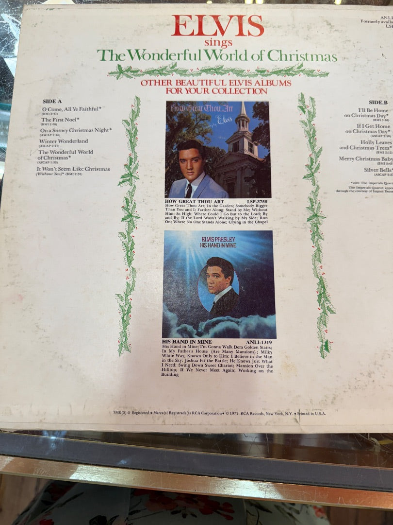 Elvis sings the World of Christmas