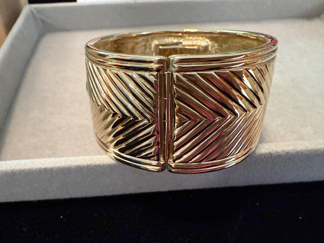 Gallery Originals Gold Cuff Avon Snap Geometric Bracelet