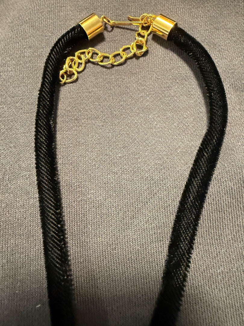 Avon Black Velvet Choker Gothic Necklace - Black