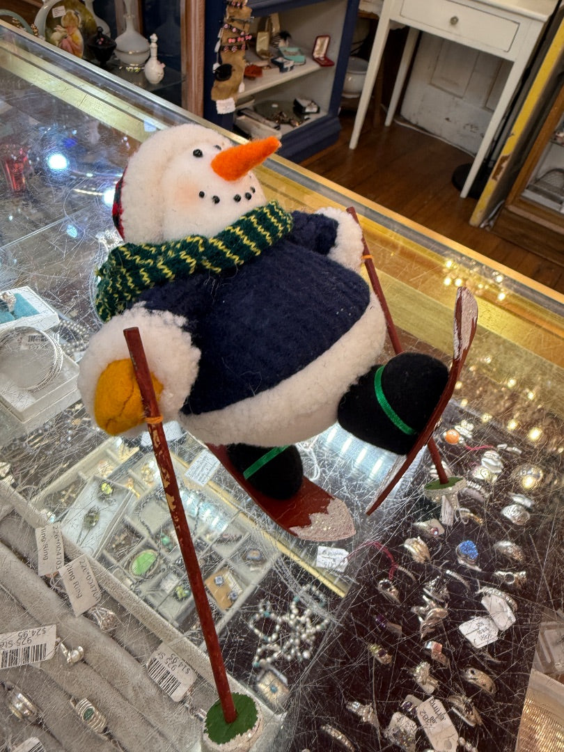 Snowman on skis