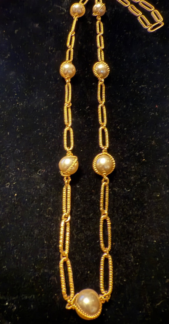 Long pearl Paperclip Vtg Avon Necklace