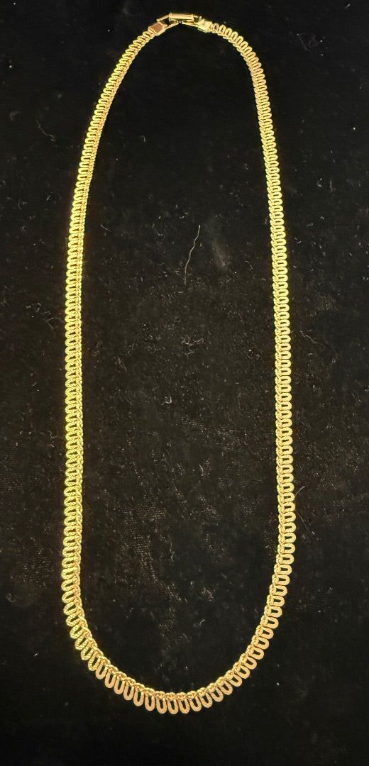22" Gold Toned Vtg Avon Necklace
