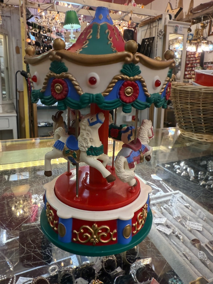 Avon 1995 Santa’s Caroling Carousel Lighted Musical Motion Box Included