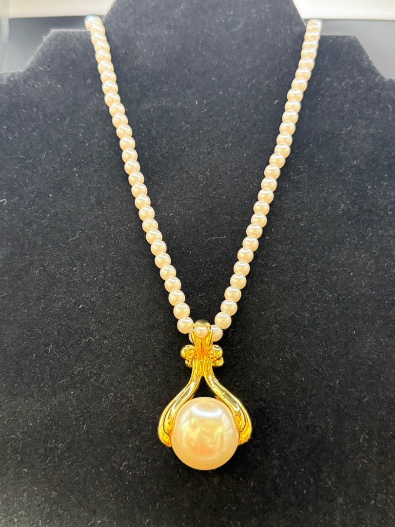 36" Vintage Avon Pearl Necklace Pendant