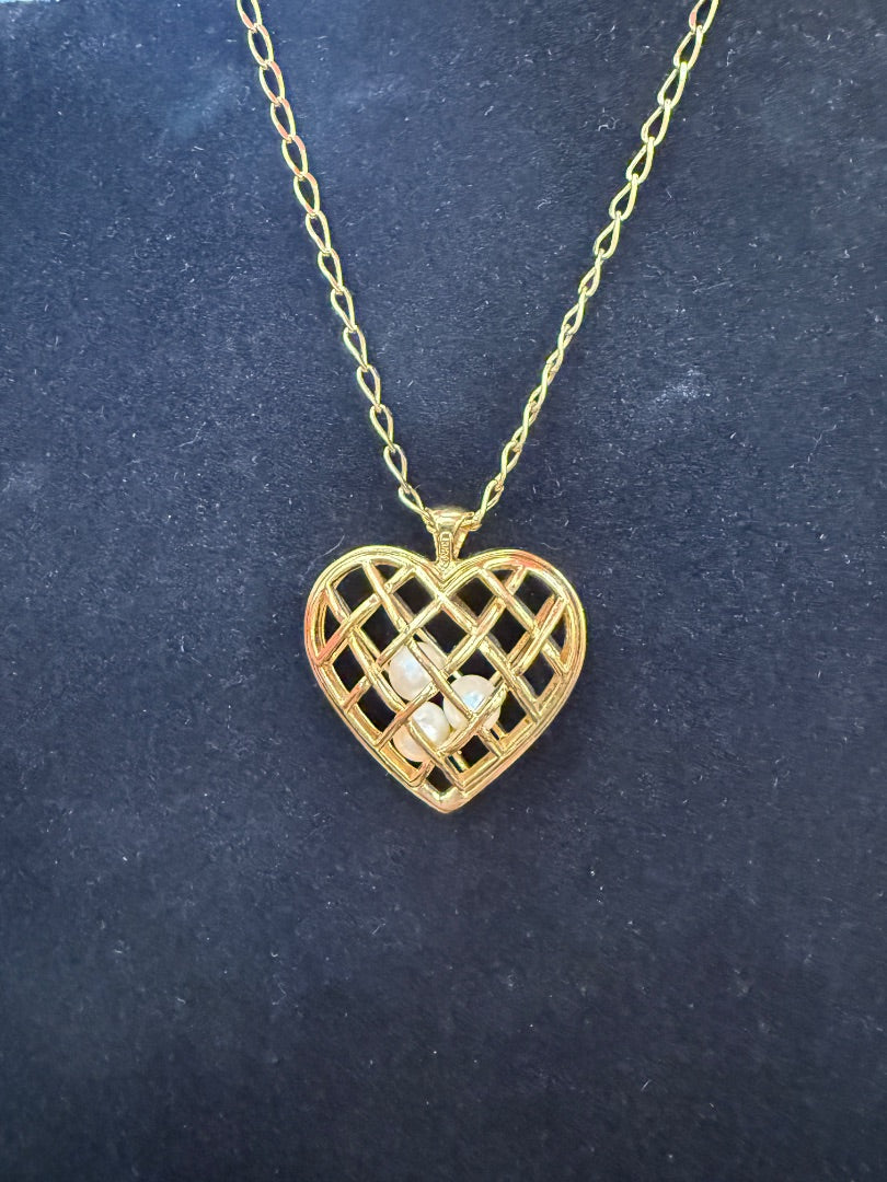 Vtg Avon Gold Heart Necklace Pearls