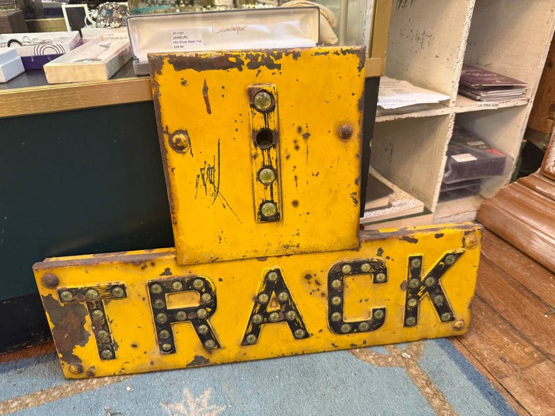 RR Track sign Cat Eye