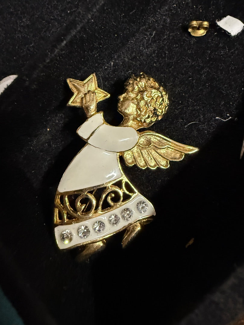 Christmas angel Pin