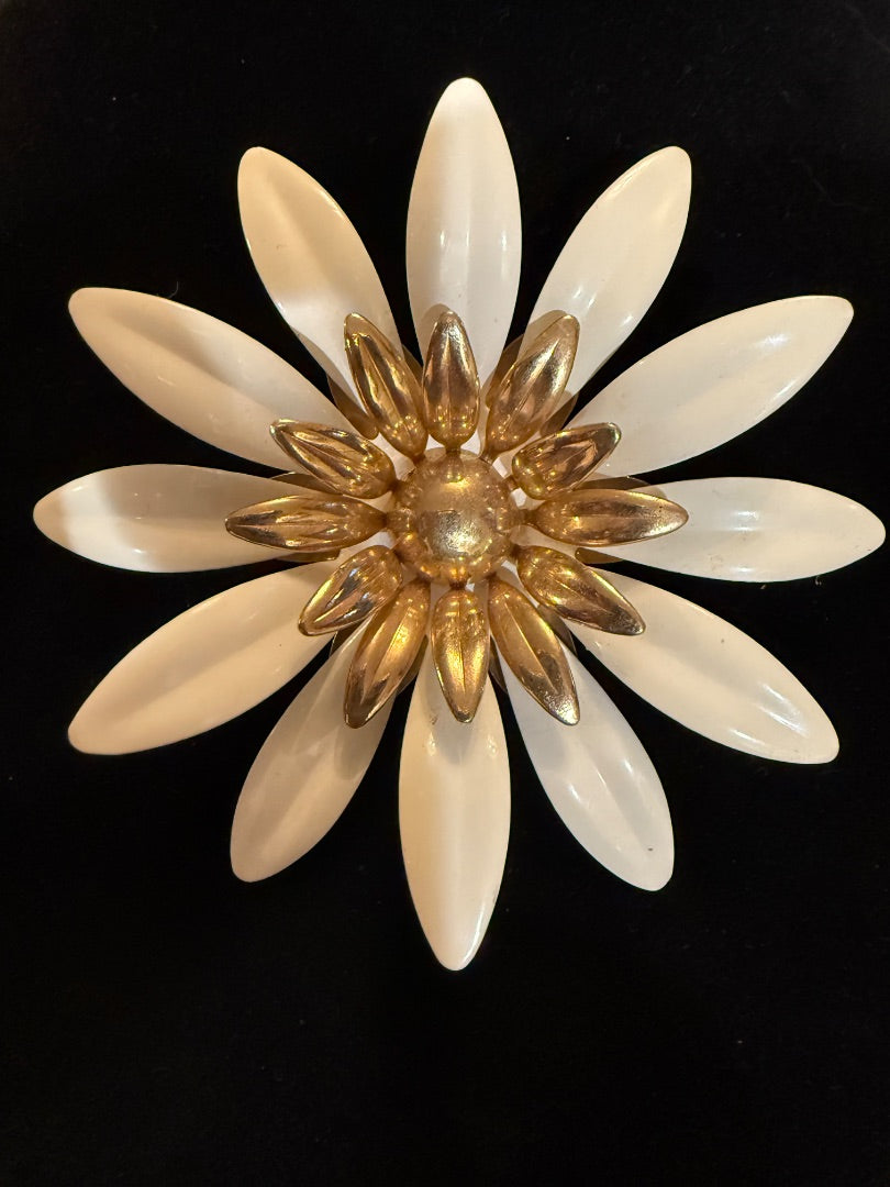 White Sarah Coventry Flower Brooch Enamel Metal Pin