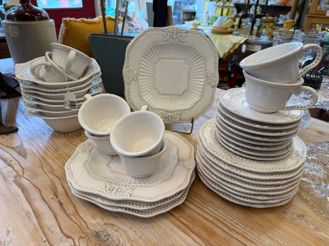 38 Pc. American Atelier