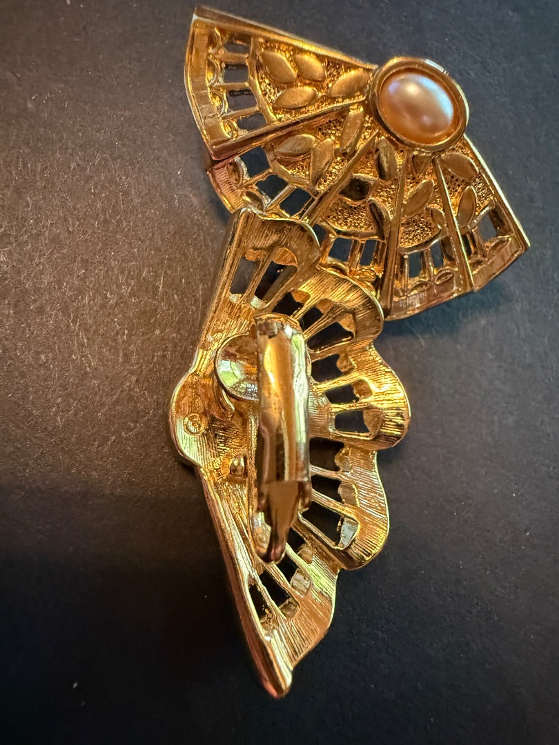 Pearl Fan Clip Earrings