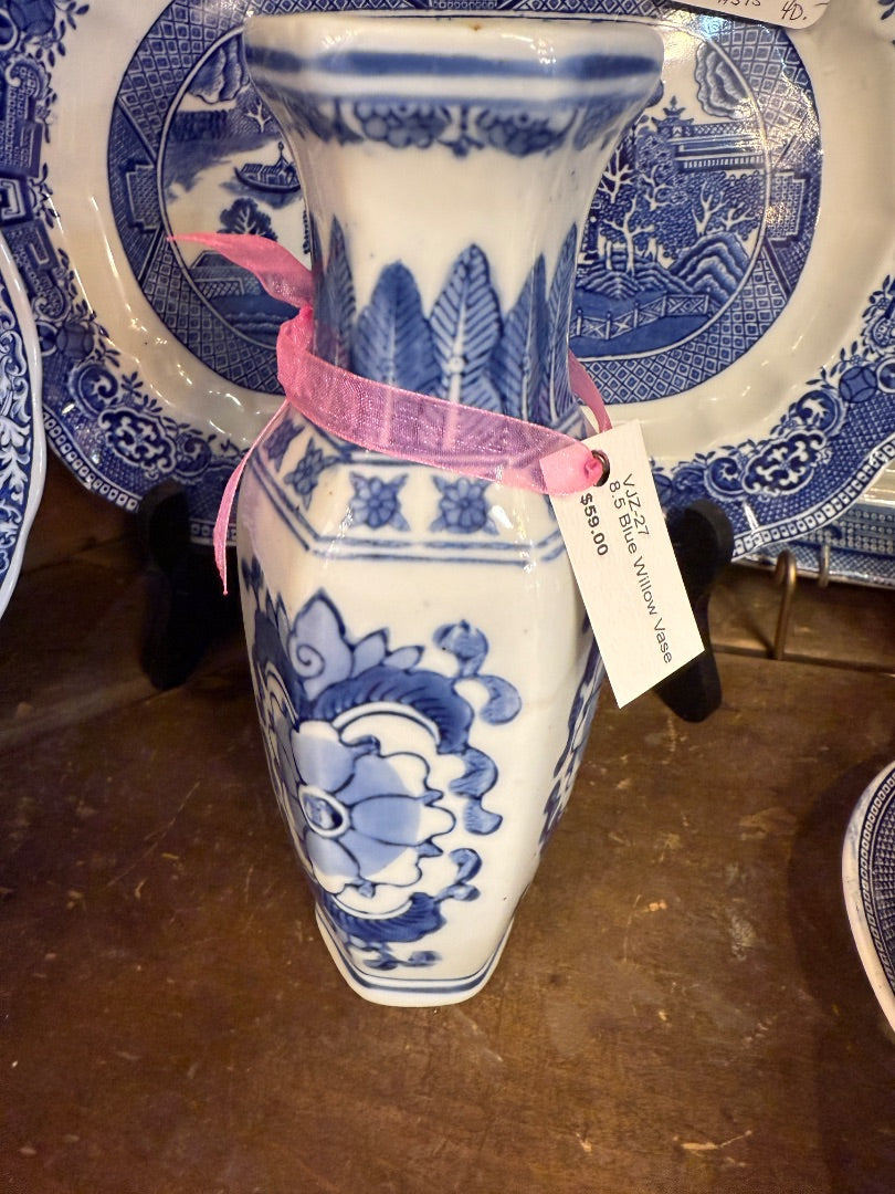 8.5 Blue Willow Vase