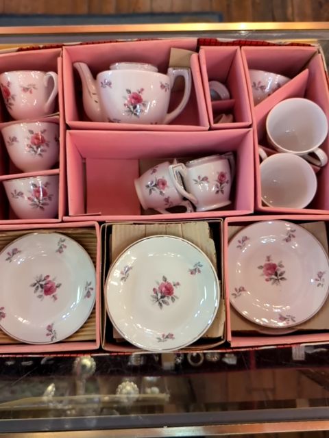 Tea cup & saucer grant crest