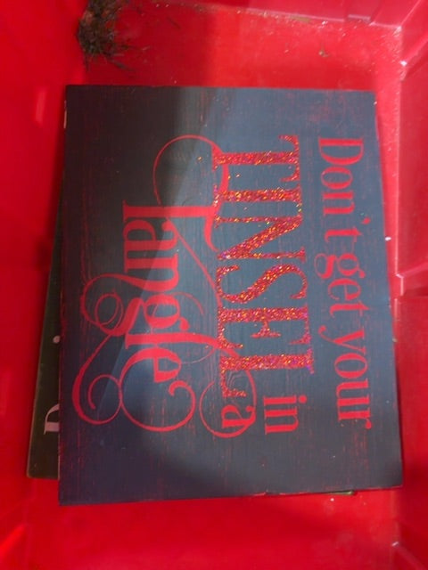 Tinsel sign