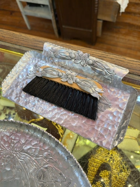 Hammered crum catcher with brish