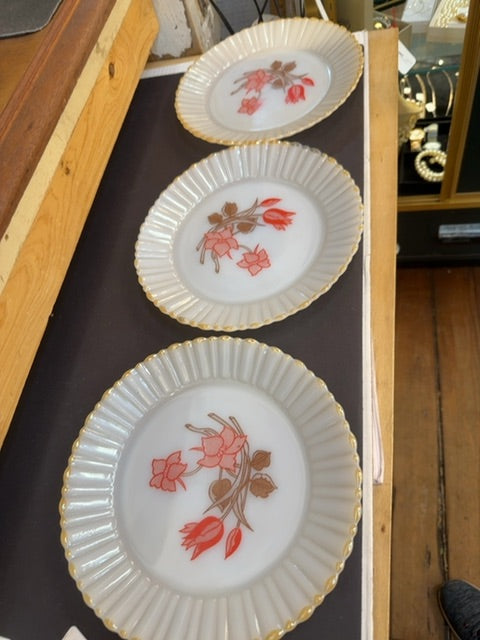 Vtg termocrisa milk glass dinner plates (3)