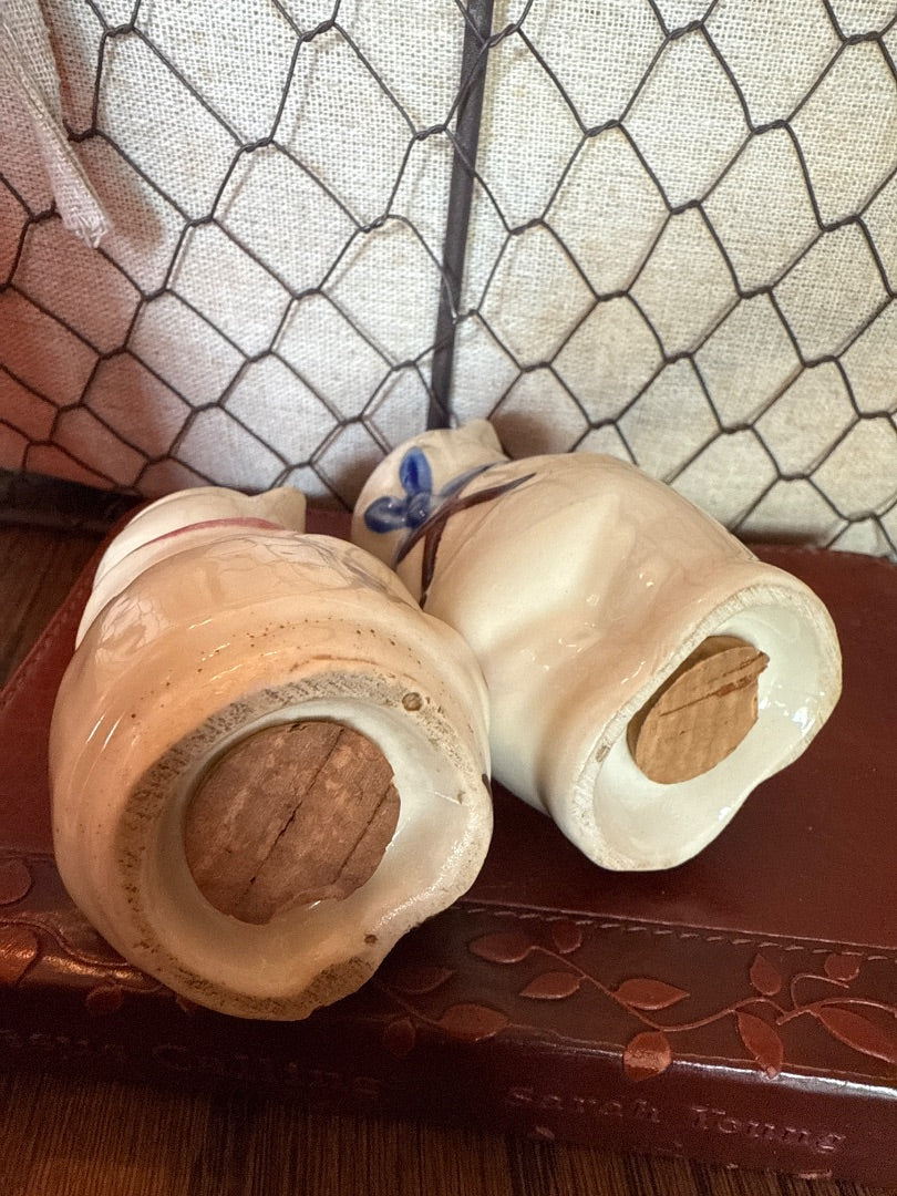 Blue / Red Shawnee Salt & Pepper, 3" Mr & Mrs Smiley Pig