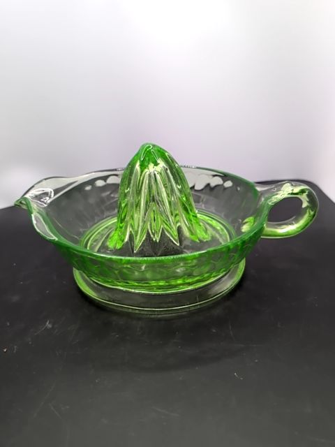 Uranium glass juice squeezer