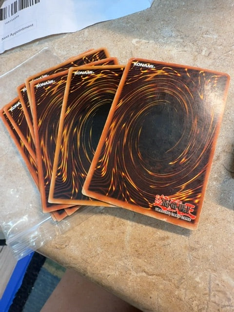 Konami 10 Yu-GI-Oh Trade cards