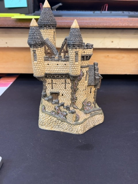 David Winter cottages Macbeth‘s Castle Scottish collection