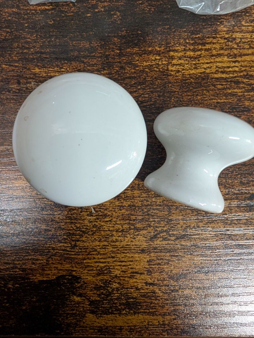 Medium sized porcelain reproduction knob