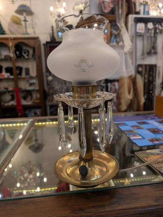 Small table lamp with prisms